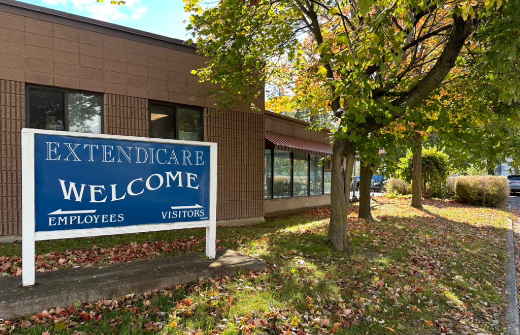 Picture of the welcome sign in front of the current Extendicare property.