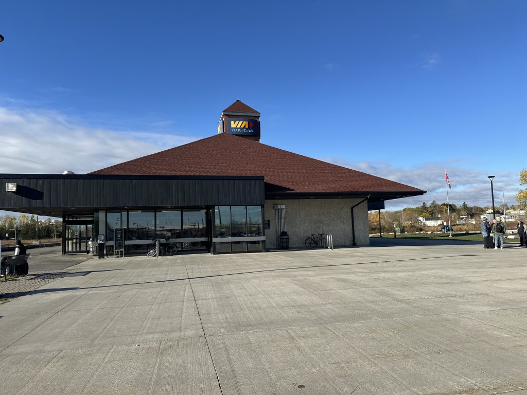 picture of the outside of the VIA Rail station in Kingston